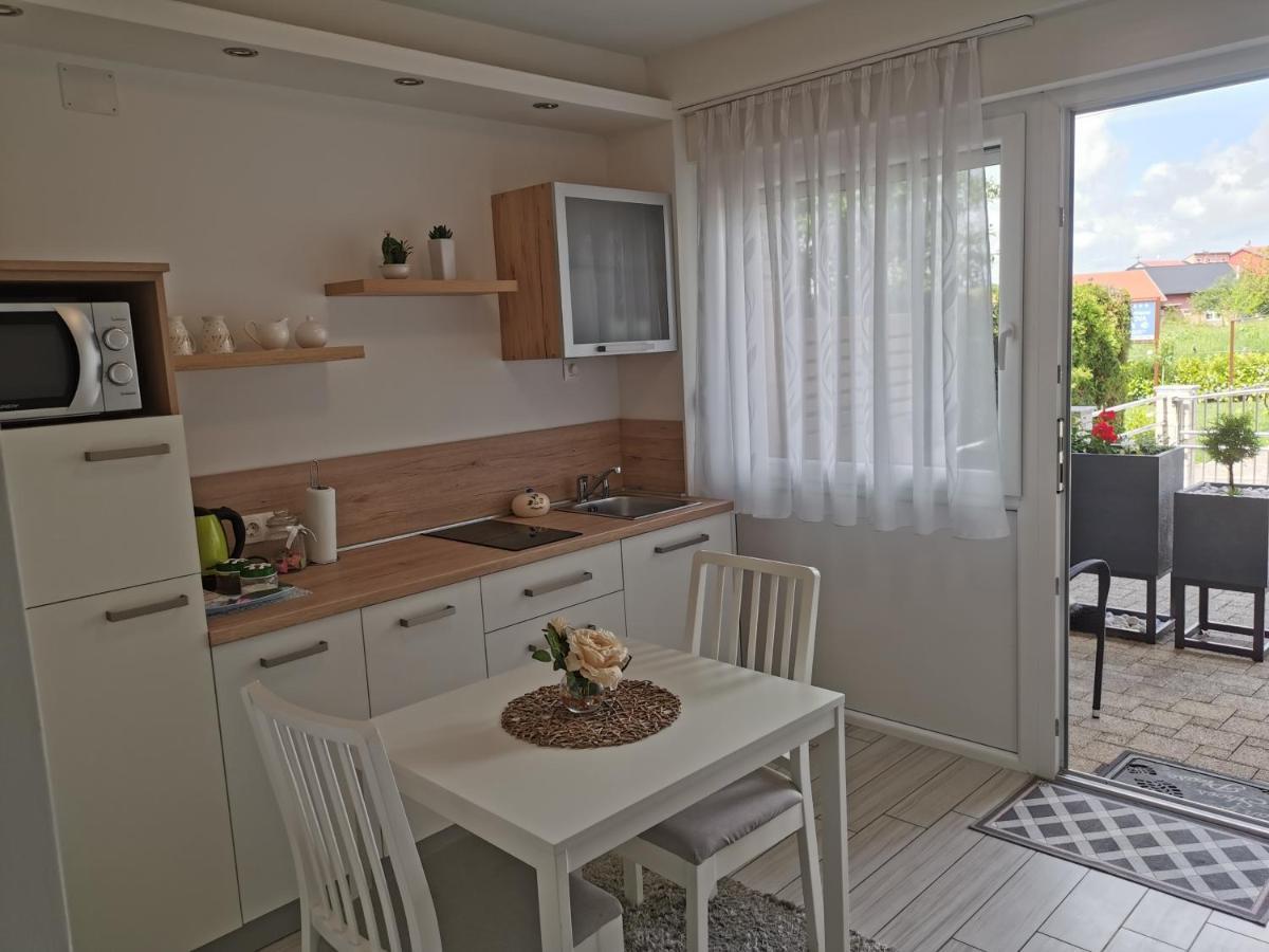 Apartmani Nova Karlovac Ngoại thất bức ảnh