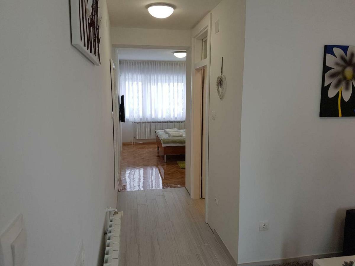 Apartmani Nova Karlovac Ngoại thất bức ảnh