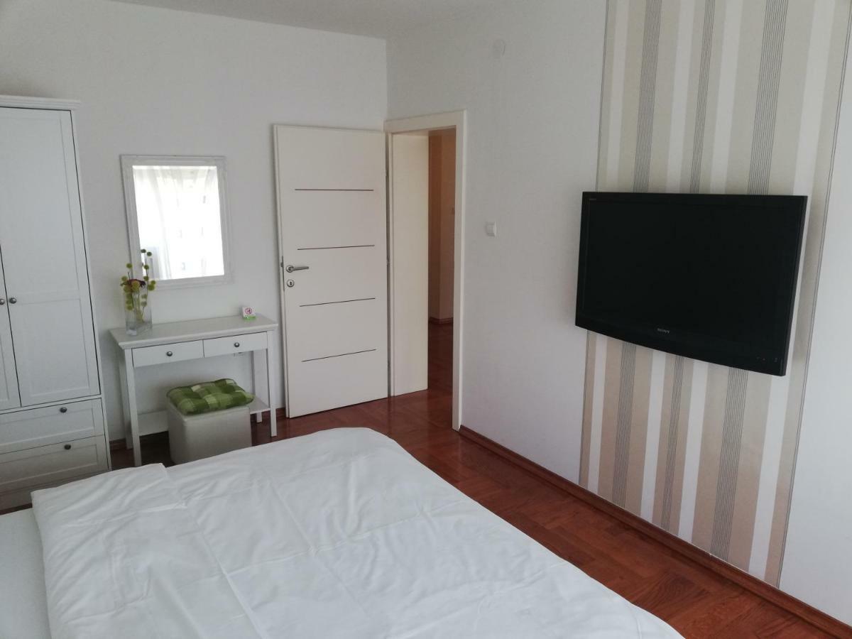 Apartmani Nova Karlovac Ngoại thất bức ảnh